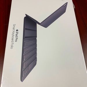 iPad Pro 11 inch Smart Cover and keyboard
